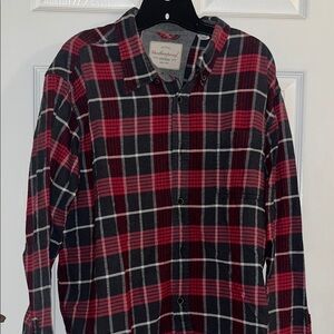Men’s Weatherproof Vintage Red and Black Casual Button Down Shirt